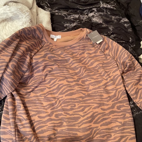 Leopard (Cheetah) Sweater - Picture 2 of 3